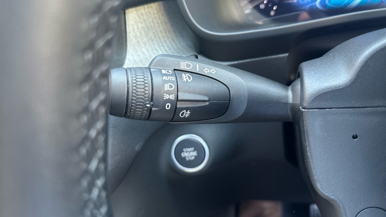 Volvo XC40 2.0 B4P Ultra Dark 5dr Auto Petrol Estate